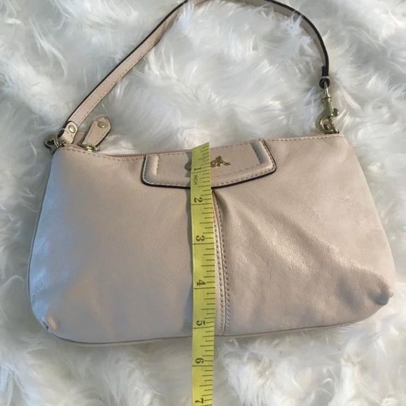 Adorable Cream leather COACH wristlet with key tag  - Picture 6 of 10